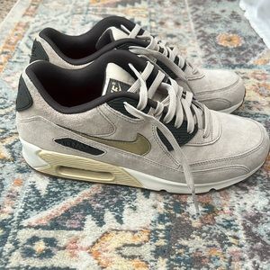 Nike Women's Air Max 90 Premium Suede Dark Storm/Sail/Metalic Gold Grain size 11
